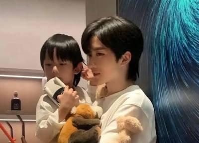 Hua Yong is a fictional character in the Chinese ABO (Omegaverse) BL series Desire (2025), portrayed by Huang Xing